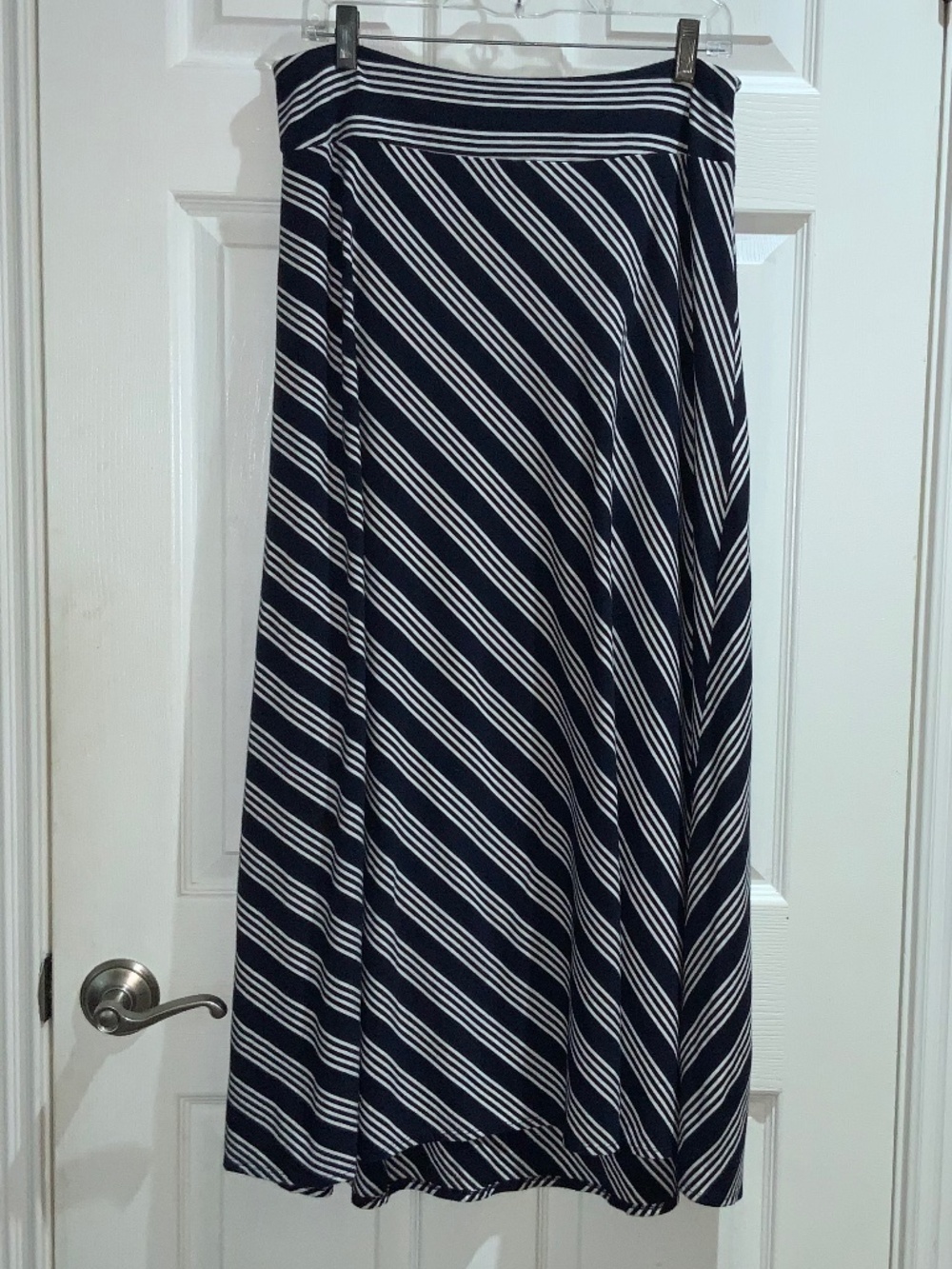 Talbots blue white diagonal stripe knit pull on maxi skirt Sz M